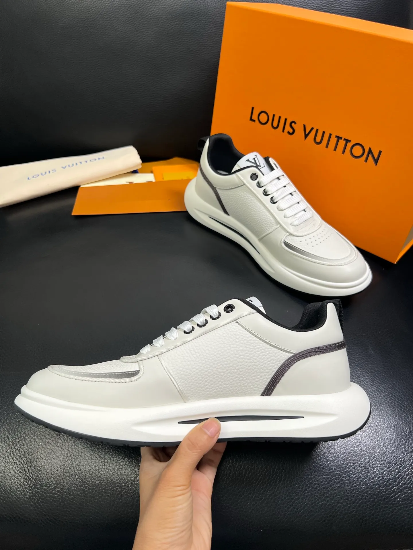 Men's shoes💰800 Lv 🔍Top purchasing agent🇮🇹 Louis Vuitton, the sports sneaker counter is synchronized, the uppers are imported from Italy, high-quality splicing colorful and complex crafts, the imported mesh padding is soft and comfortable, soles: original soles specially provided by the original factory, T men's men's shoes 💰U exclusive movable molded soles are super comfortable, original factory and single goods, 🔍🔍high quality, you can enter and exit the counter at will, welcome to compare, code number 38-44 (customized 45) 85871